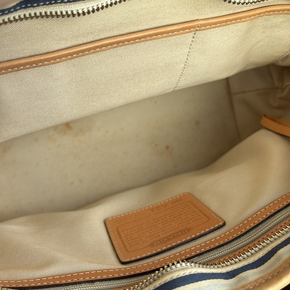 Striped coach - Picture 8 of 12